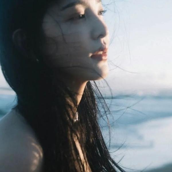 多年后的全家福 封面